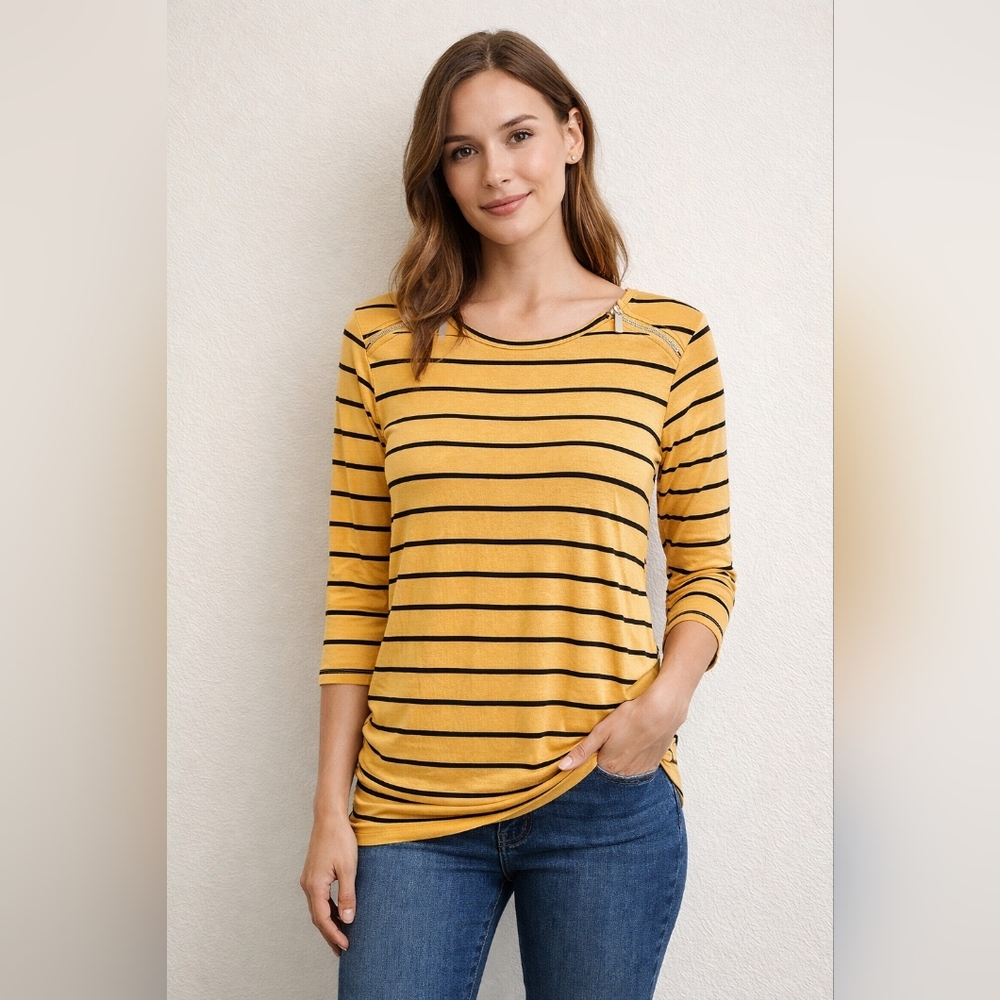 Olivia Blu Mustard Black Striped 3/4 Sleeve Ruched Top W/ Zipper Accent Sz L